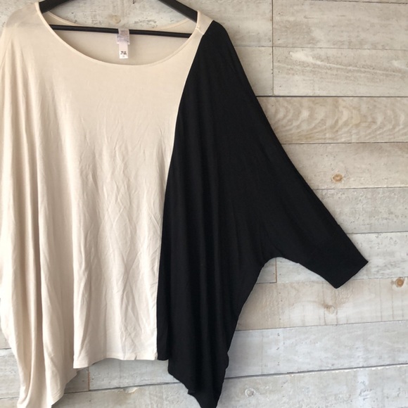 Oversize batwing Assymetrical top - Picture 4 of 8